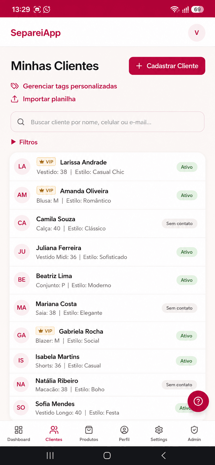 Lista de clientes organizadas por perfil, status e preferências